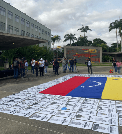 Familiares de presos políticos se concentran en la UCV para exigir su liberación