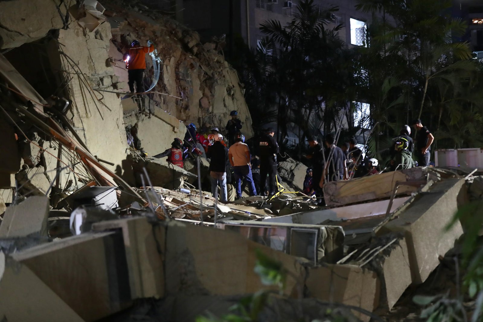 Misión mexicana rescató a dos sobrevivientes y recuperó 92 cuerpos tras los terremotos en Venezuela