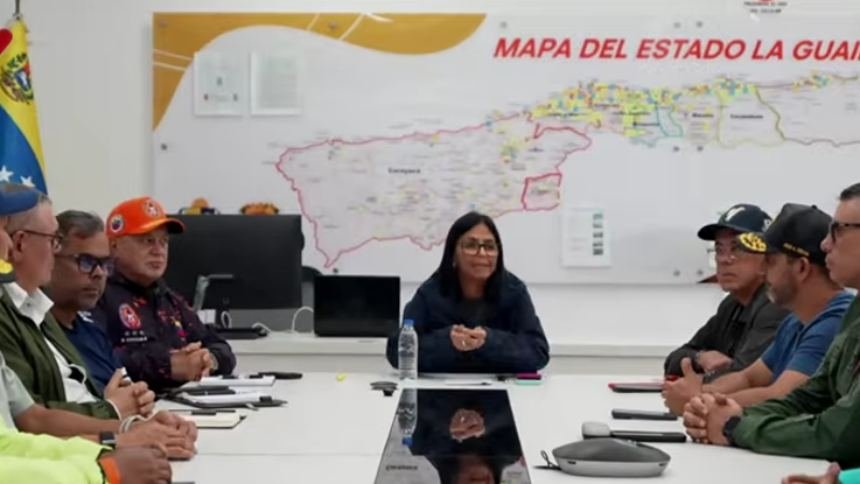 Delcy Rodríguez ordenó «la militarización» de La Guaira: «Es zona de desastre natural»