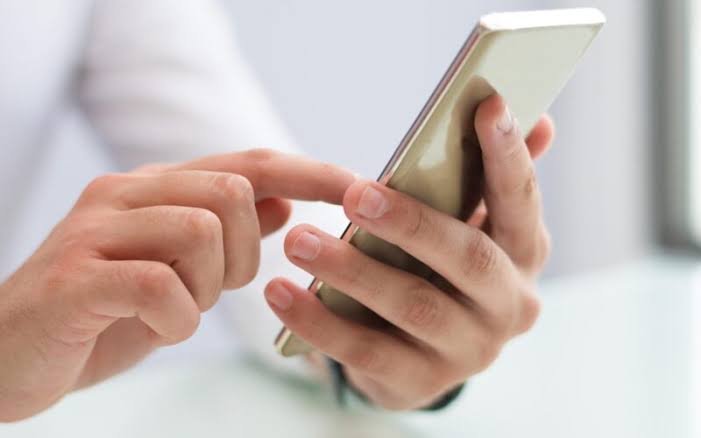 Expertos alertan que aumento de 600% en comisión del pago móvil afecta más a usuarios vulnerables