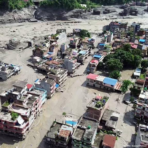 Tragedia en Nepal suma 392 muertos y unos 1.400 desaparecidos